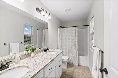 Bath - 19304 Switchgrass Ct, Smithville, MO 64089 photo 2 of 3