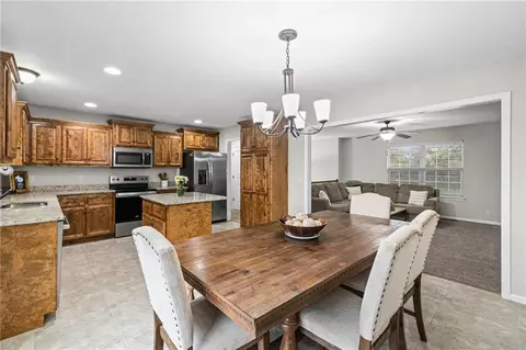 Dining - 19304 Switchgrass Ct, Smithville, MO 64089 photo 2 of 2
