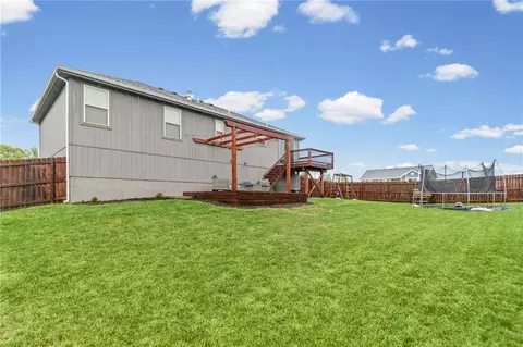 Exterior - 19304 Switchgrass Ct, Smithville, MO 64089 photo 5 of 9