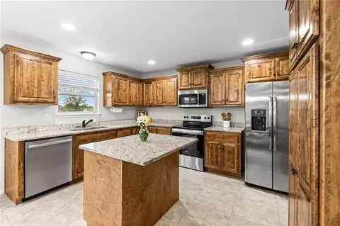 Kitchen - 19304 Switchgrass Ct, Smithville, MO 64089 photo 2 of 3
