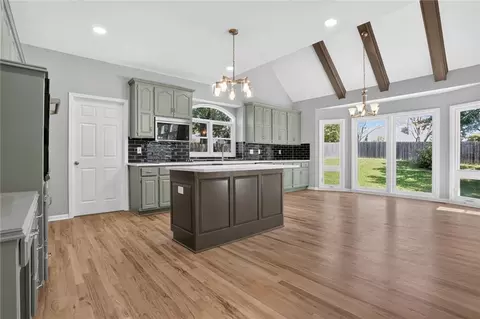 6801 N Quincy Cir, Kansas City, MO 64119