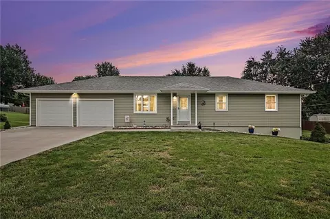 1200 W Maple St, Savannah, MO 64485
