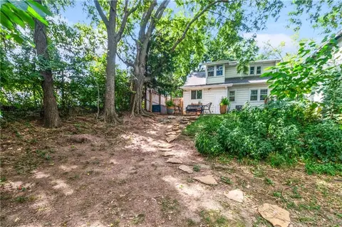 Exterior - 1116 W Maple Ave, Independence, MO 64050 photo 8 of 10