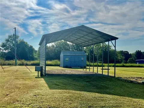 2 S Eagle Ln, Mound City, KS 66056