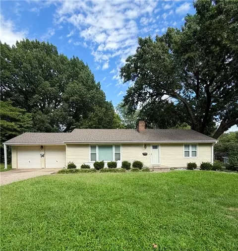 8413 Russell St, Overland Park, KS 66212