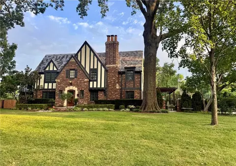 845 W 52nd Ter, Kansas City, MO 64112