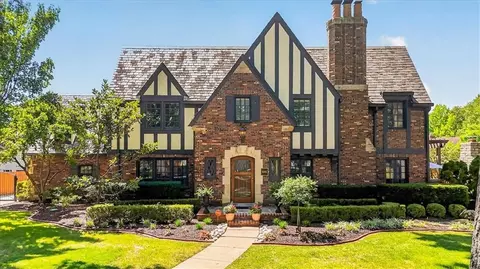 845 W 52nd Ter, Kansas City, MO 64112