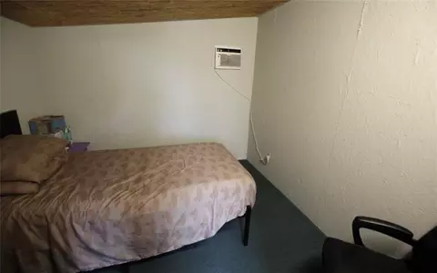 Bedroom - 186 SE 19th Ln, Lamar, MO 64759 photo 5 of 8