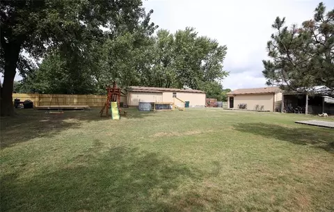 Exterior - 186 SE 19th Ln, Lamar, MO 64759 photo 7 of 9