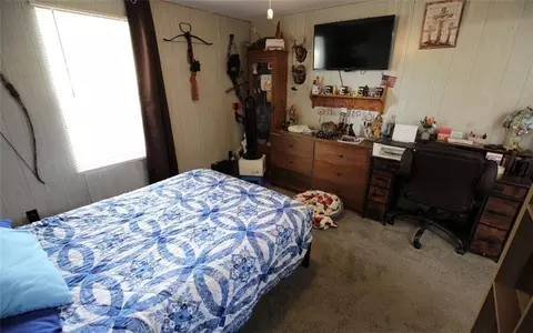 Bedroom - 186 SE 19th Ln, Lamar, MO 64759 photo 6 of 8