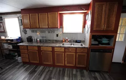 Kitchen - 186 SE 19th Ln, Lamar, MO 64759 photo 2 of 2