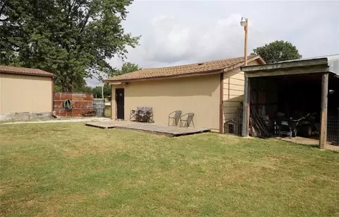 Exterior - 186 SE 19th Ln, Lamar, MO 64759 photo 5 of 9