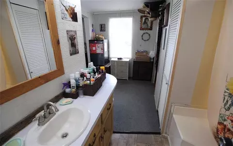 Bath - 186 SE 19th Ln, Lamar, MO 64759 photo 5 of 5