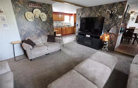 Living - 186 SE 19th Ln, Lamar, MO 64759 photo 2 of 3