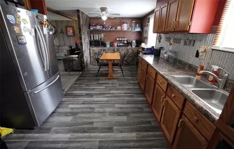 Kitchen - 186 SE 19th Ln, Lamar, MO 64759 photo 1 of 2