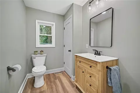 Bath - 508 Broad St, Warrensburg, MO 64093 photo 1 of 2
