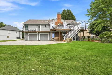 Exterior - 828 SW Lighthouse Pt, Lees Summit, MO 64082 photo 11 of 16