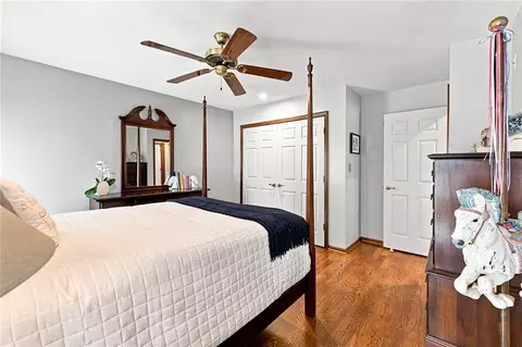 Bedroom - 828 SW Lighthouse Pt, Lees Summit, MO 64082 photo 2 of 7