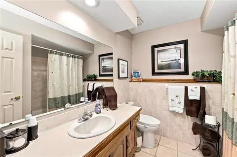 Bath - 828 SW Lighthouse Pt, Lees Summit, MO 64082 photo 3 of 3