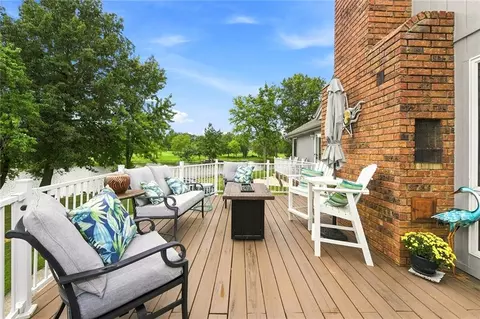 Exterior - 828 SW Lighthouse Pt, Lees Summit, MO 64082 photo 10 of 16