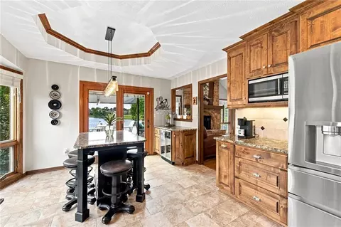 Kitchen - 828 SW Lighthouse Pt, Lees Summit, MO 64082 photo 5 of 7