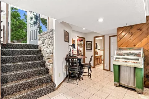 Entry Way - 828 SW Lighthouse Pt, Lees Summit, MO 64082 photo 2 of 2