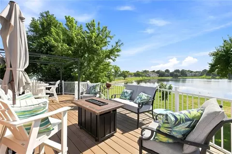 Exterior - 828 SW Lighthouse Pt, Lees Summit, MO 64082 photo 7 of 16