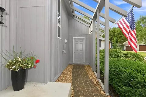 Exterior - 828 SW Lighthouse Pt, Lees Summit, MO 64082 photo 14 of 16