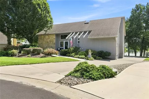 Exterior - 828 SW Lighthouse Pt, Lees Summit, MO 64082 photo 3 of 16