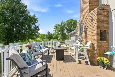 Exterior - 828 SW Lighthouse Pt, Lees Summit, MO 64082 photo 6 of 16
