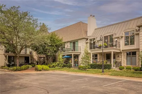 9100 Lamar Ave #207, Overland Park, KS 66207