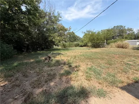 Exterior - 916 E 8th St, Cherryvale, KS 67335 photo 2 of 2