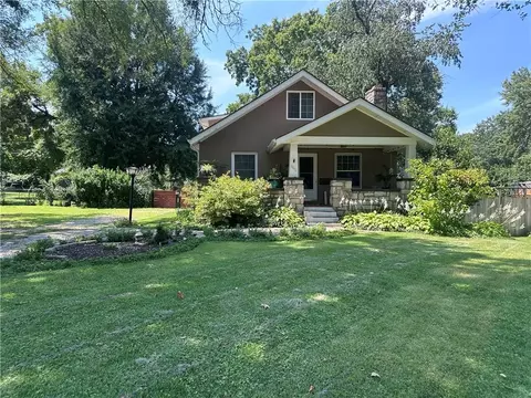 5812 Elm Ave, Kansas City, MO 64133