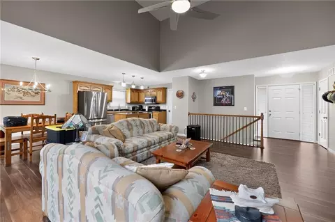 Entry Way - 512 E Cheyenne St, Gardner, KS 66030 photo 2 of 2