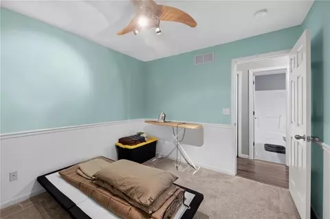 Bedroom - 512 E Cheyenne St, Gardner, KS 66030 photo 1 of 5