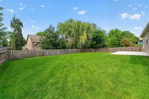 Exterior - 512 E Cheyenne St, Gardner, KS 66030 photo 4 of 4