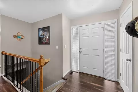 Entry Way - 512 E Cheyenne St, Gardner, KS 66030 photo 1 of 2