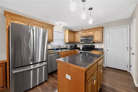 Kitchen - 512 E Cheyenne St, Gardner, KS 66030 photo 2 of 3