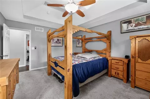 Bedroom - 512 E Cheyenne St, Gardner, KS 66030 photo 4 of 5
