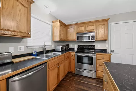 Kitchen - 512 E Cheyenne St, Gardner, KS 66030 photo 3 of 3