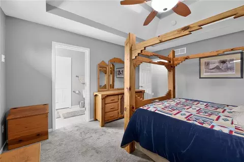 Bedroom - 512 E Cheyenne St, Gardner, KS 66030 photo 3 of 5