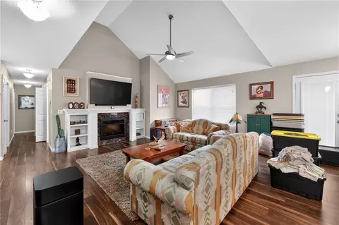 Other - 512 E Cheyenne St, Gardner, KS 66030 photo 1 of 9