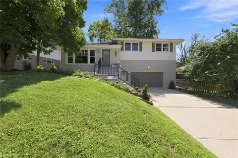 5657 W 50th St, Mission, KS 66202