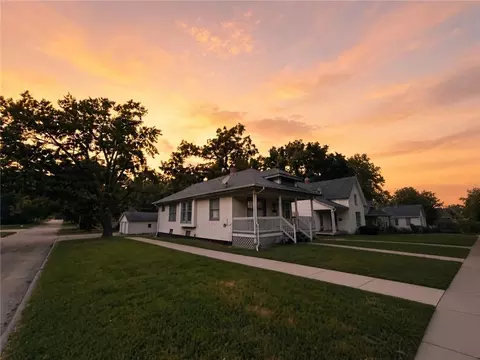 748 S Poplar St, Ottawa, KS 66067