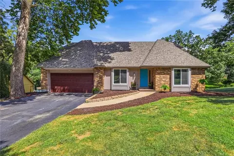 20814 W 45th Ter, Shawnee, KS 66218