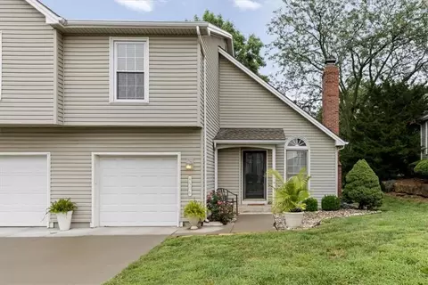8506 W 109th Ter, Overland Park, KS 66210