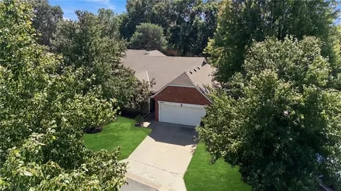 8592 Caenen Lake Ct, Lenexa, KS 66215