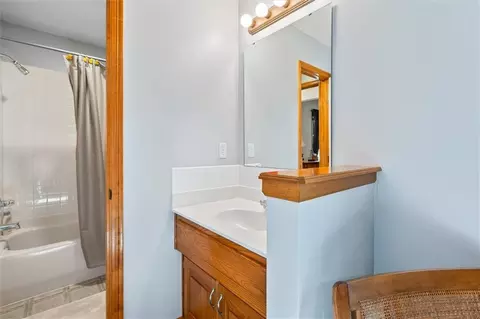 Bath - 4005 SW Boulder Dr, Lees Summit, MO 64082 photo 6 of 8
