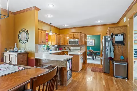 Kitchen - 4005 SW Boulder Dr, Lees Summit, MO 64082 photo 2 of 3