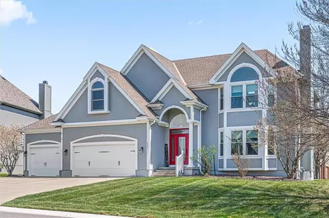 Exterior - 4005 SW Boulder Dr, Lees Summit, MO 64082 photo 2 of 3